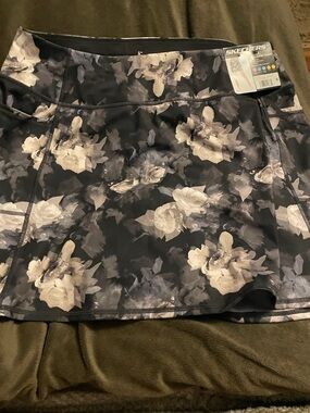 Skechers Black Floral Athletic Skort with Gray-White Blooms